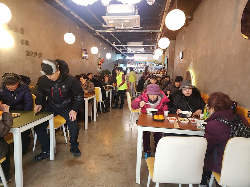 2오늘밤_찬찬희네,_검암경서아라누리검암경서동관내경로당어르신을위한설날맞이떡국대접(2).jpg 이미지