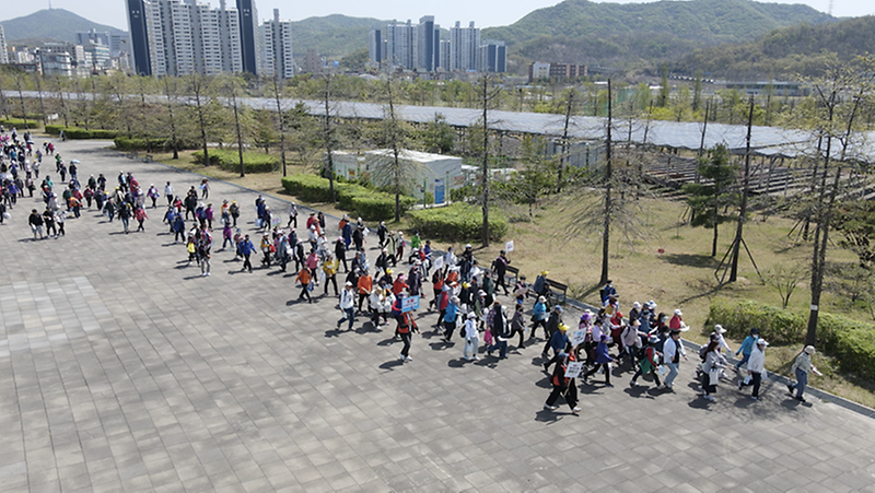 2._인천_서구,_‘2026_한마음_치매극복_걷기행사’_성료..._한걸음은_치매예방!_두걸음은_건강서구!.png 이미지