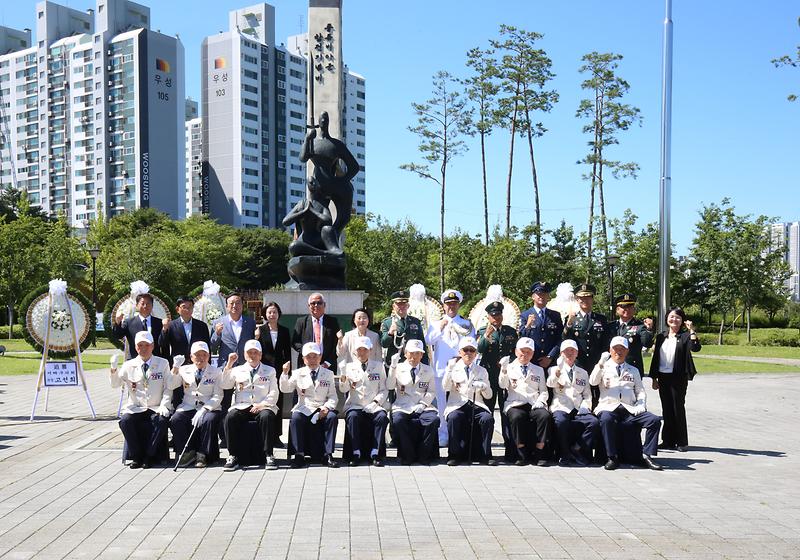 5._서해구,_콜롬비아군_한국전쟁_참전_75주년_추모1.jpg 이미지